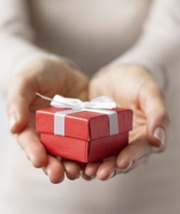 6-86986-giving-gift-1418766424